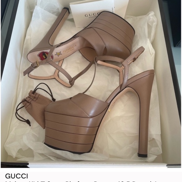 GUCCI
Malaga Kid T Strap Platform Pumps 40.5 Porcelain
Rose size 6 nude - Picture 4 of 6